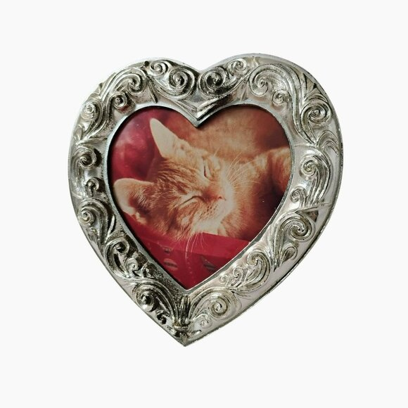 Vintage Silver Heart Photo Frame With Sleeping Cat Print, Ornate Mini Picture 4" - Picture 1 of 5